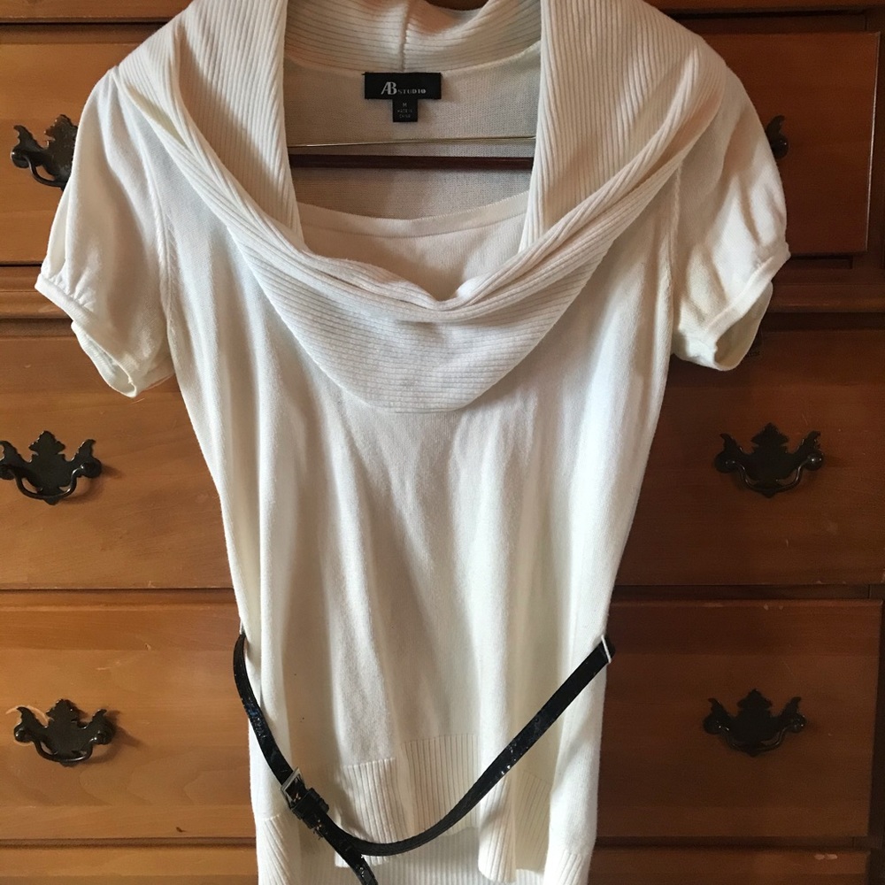 White shirt sleeve sweater w belt